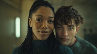 Naomi Ackie and Robert Pattinson in "Mickey 17" (2025)