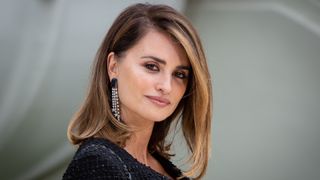 Penelope Cruz with short hairstyle for thick hair