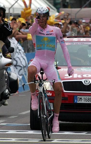 Alberto Contador (Astana) takes aim at his first