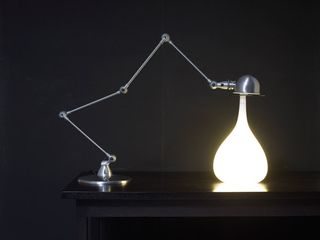 'Desk-Light-Blub (Jielde)' Design Virus lamp