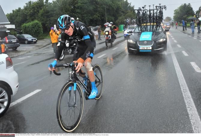 Chris Froome (Team Sky) tries to get back to the peloton after his first crash