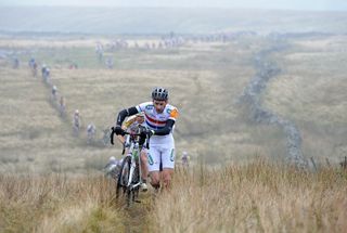 Paul Oldham on Simon Fell, Three peaks Cyclo-Cross 2011