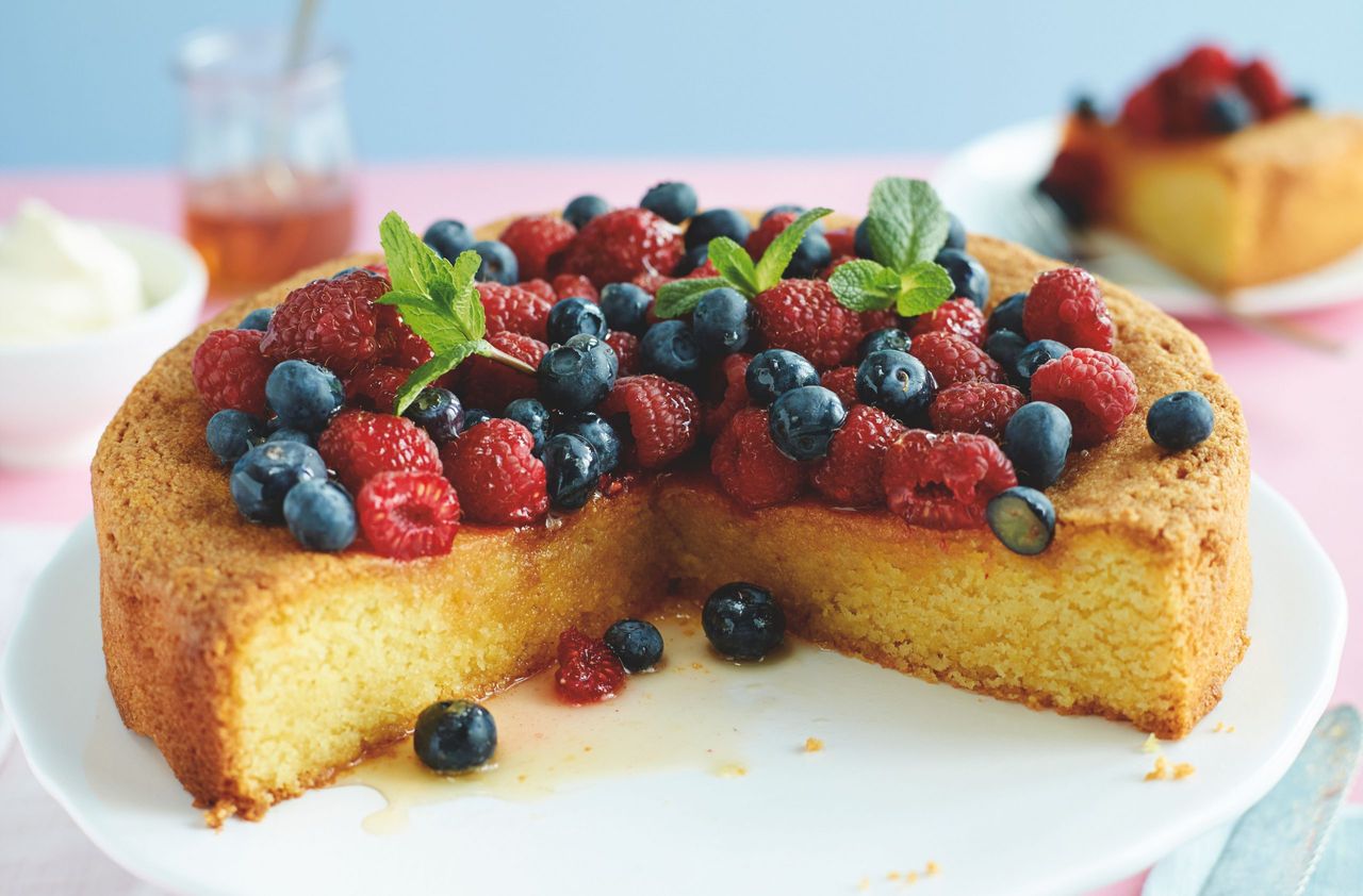 Gluten-free lemon polenta cake