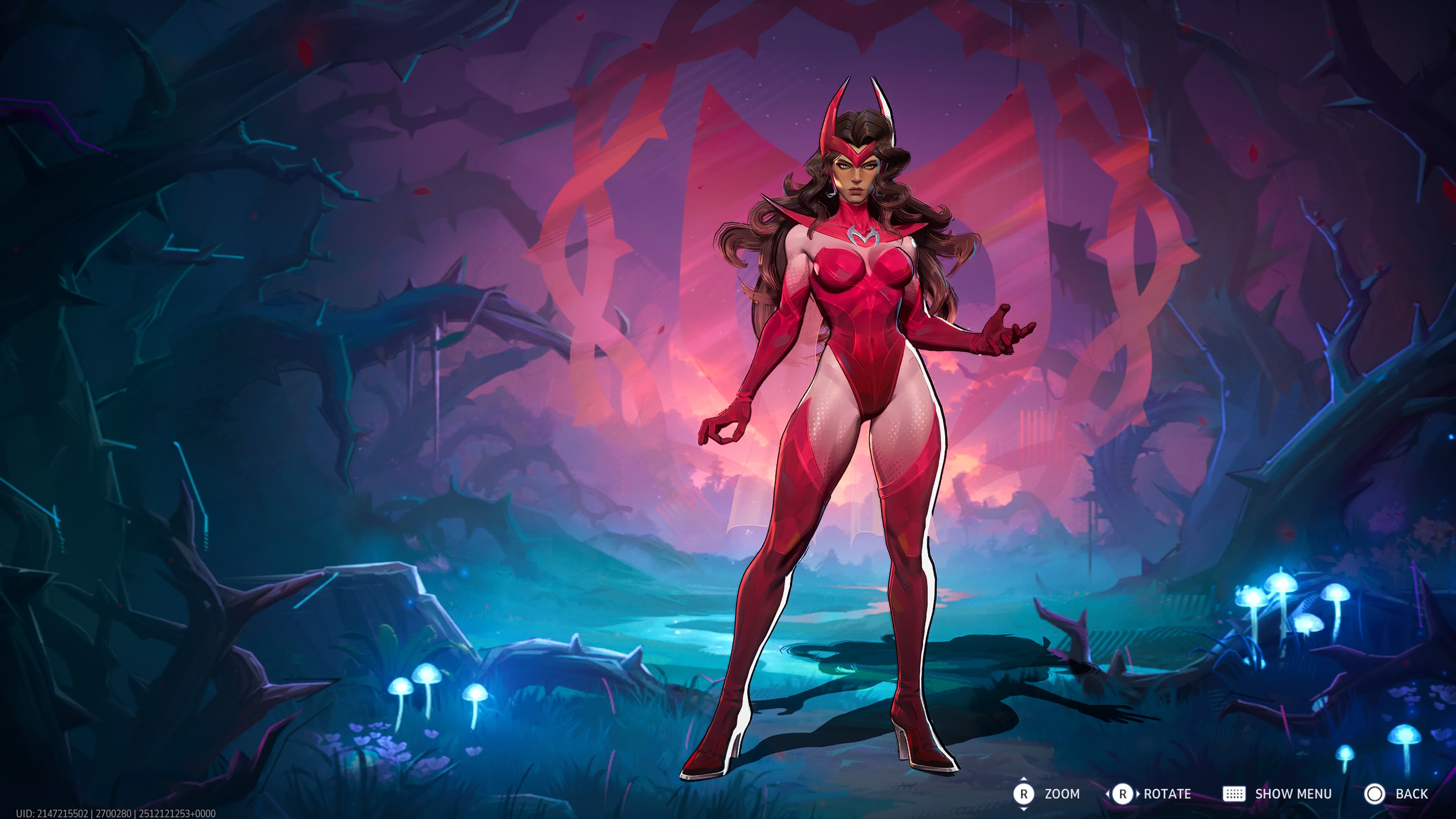 Алая Ведьма стоит в жутком лесу, одетая в классическую одежду костюм героя с красными рогами