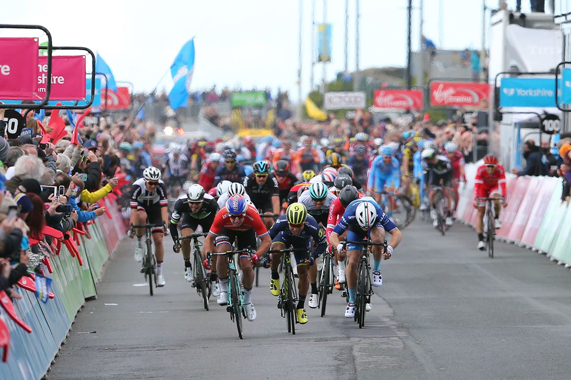 The sprint into Scarborough on stage 1 of Tour de Yorkshire