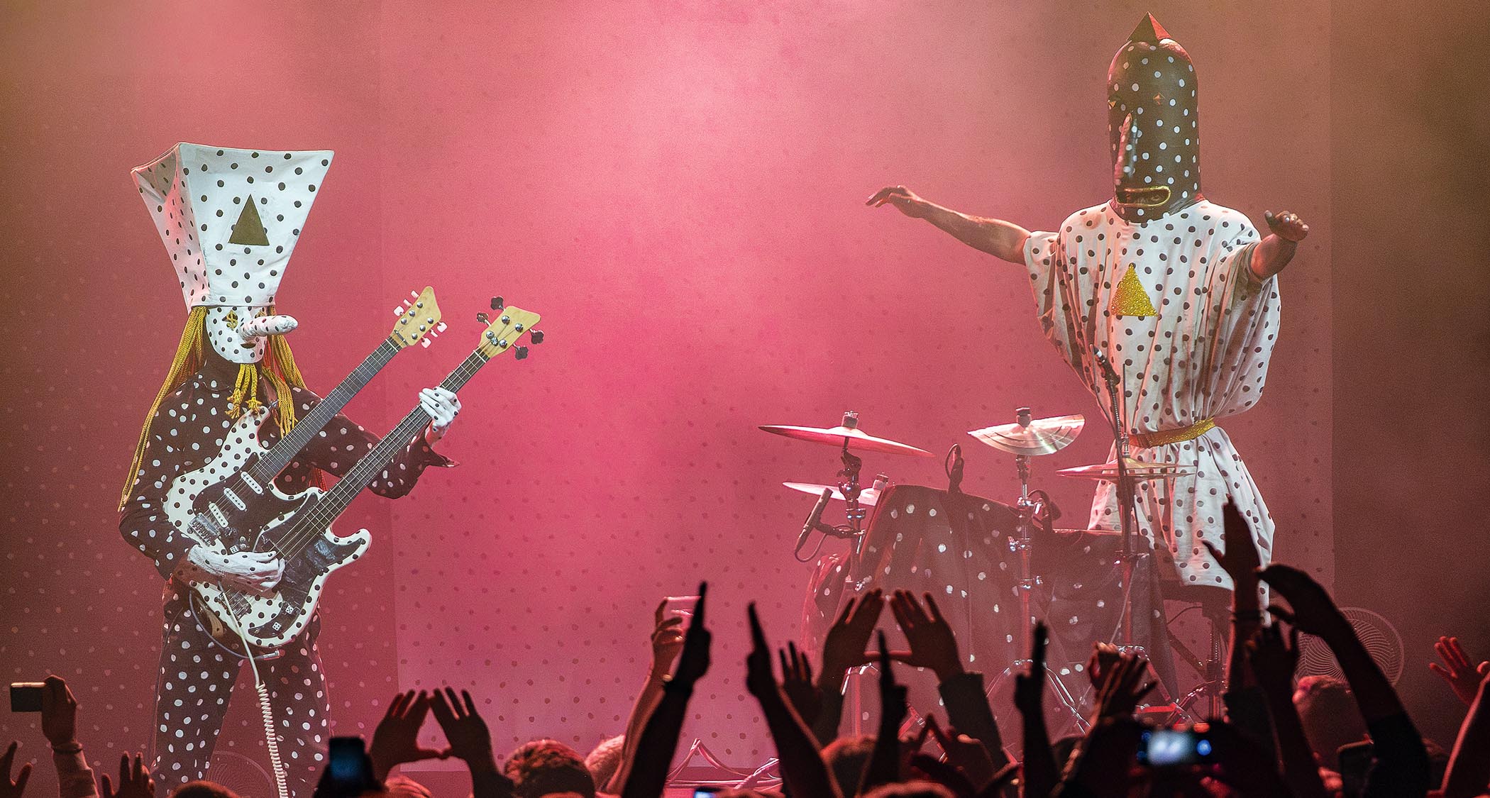 Angine de Poitrine masked up in polka-dots perform live