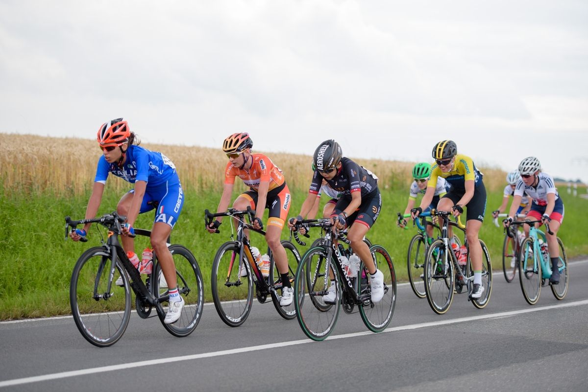 A strong group breaks clear as the riders approach the second lap at Th&uuml;ringen Rundfarht 2016 - Stage 3