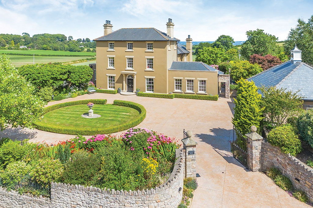 Property for sale with beautiful kitchen: Stoulgrove House, Woodcroft, Chepstow, Gloucestershire.