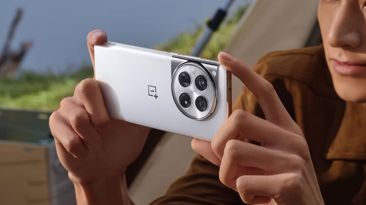 OnePlus 12R Review: Design, Camera, Price & More