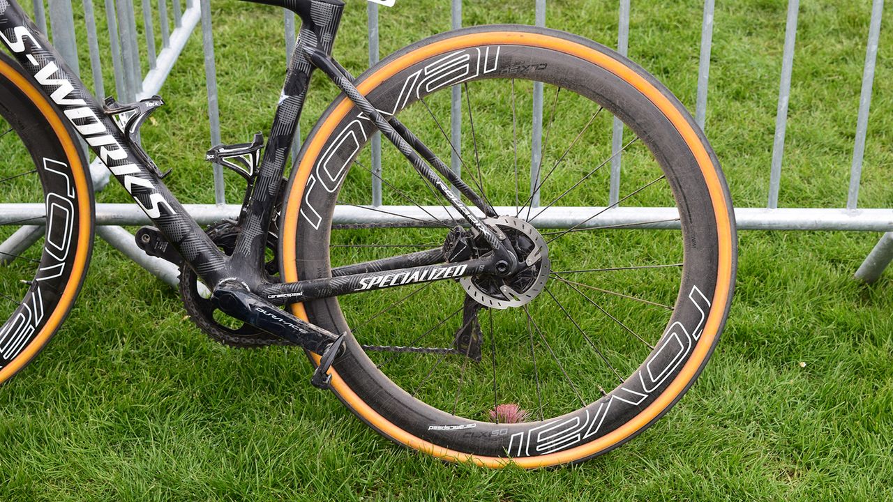 Lampaert ran Roval CLX 50 wheels with 30mm S-Works Hell of the North tubular tyres