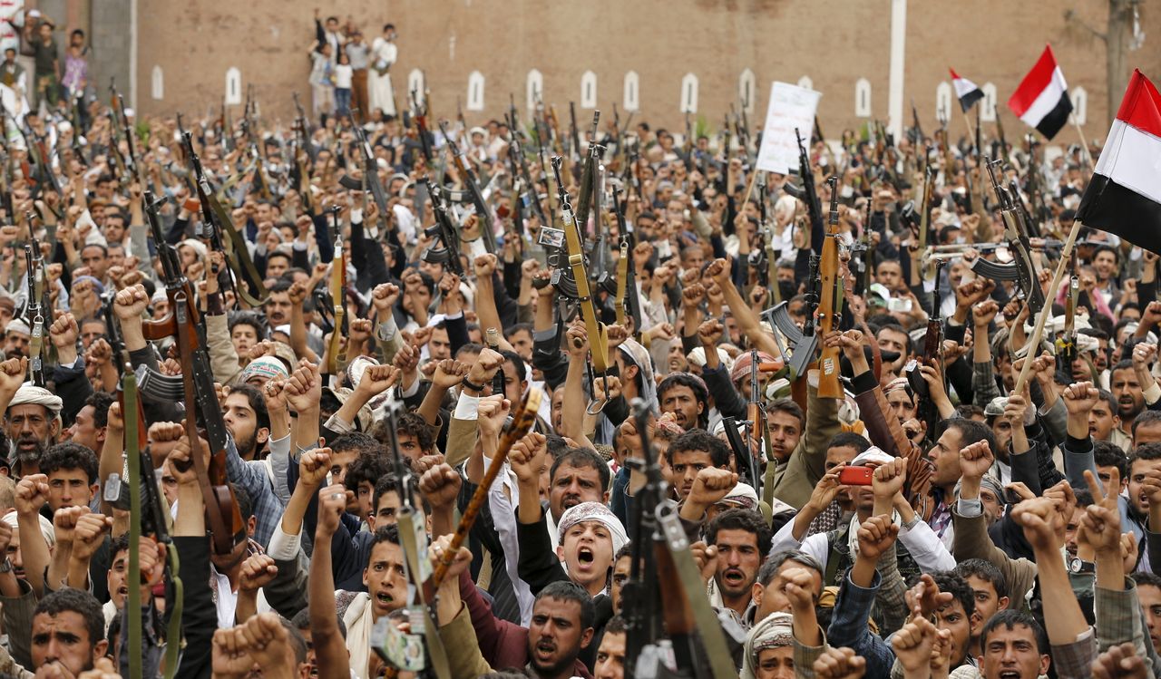 Shi&amp;#039;ite Muslim rebels rally against Saudi Arabia-led air strikes in Syria.