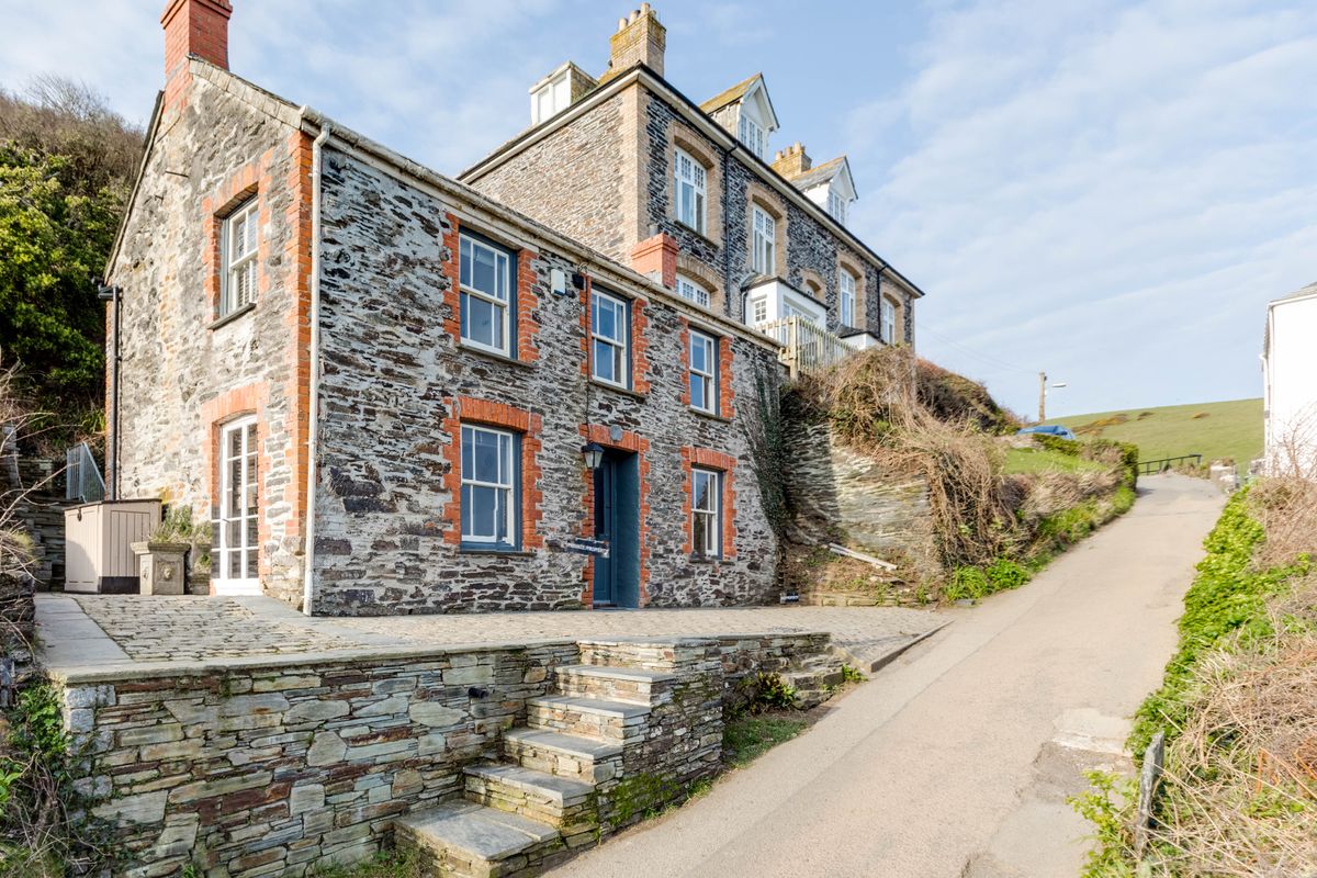 Side view of Fern Cottage which is seen on screen as Doc Martin&#039;s GP surgery