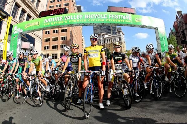 Alison Starnes (TIBCO) takes the middle spot in her leaders jersey as the women roll to the line.