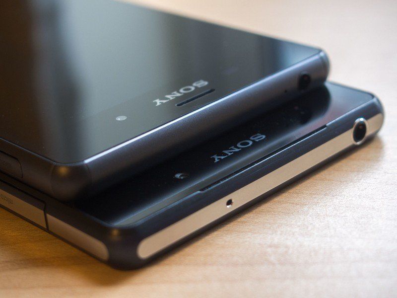 Xperia Z3 top, Xperia Z2 bottom