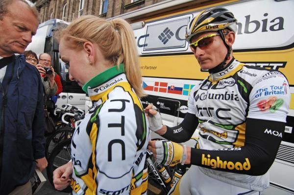 Andrei Greipel (HTC Columbia) signs the jersey of a fan.