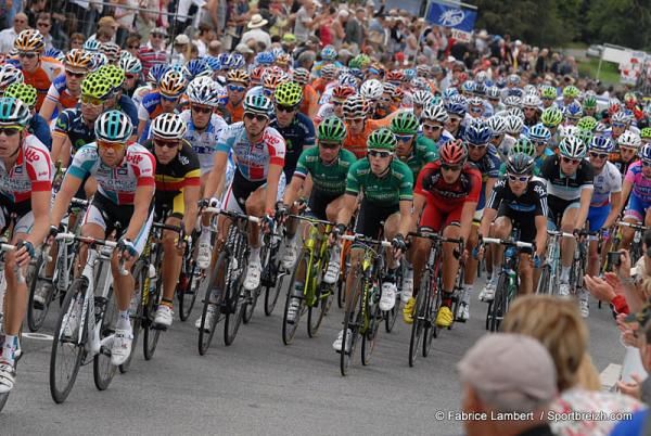 Gilbert, Voeckler and Rolland in the bunch