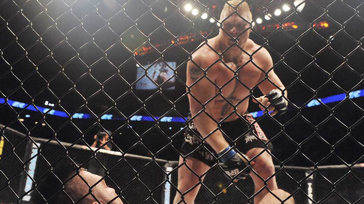 Heath Herring fighting Brock Lesnar at UFC 87