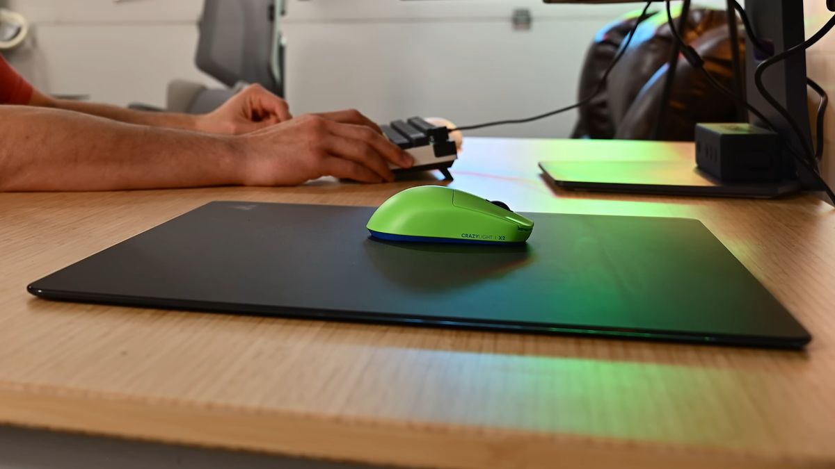 Motorized mouse pad aim assist system