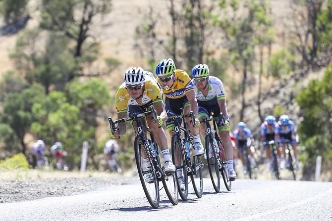 Simon Gerrans leads Simon Clarke on the quick descent