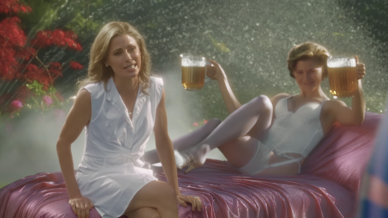 Julie Bowen Reacts To Her Famous Happy Gilmore Lingerie Scene And Its Julie Bowen Reacts To Her Famous Happy Gilmore Lingerie Scene And Its