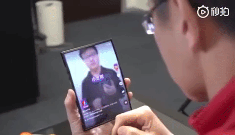 Ponsel Layar Lipat Xiaomi Lebih Keren dari Samsung?