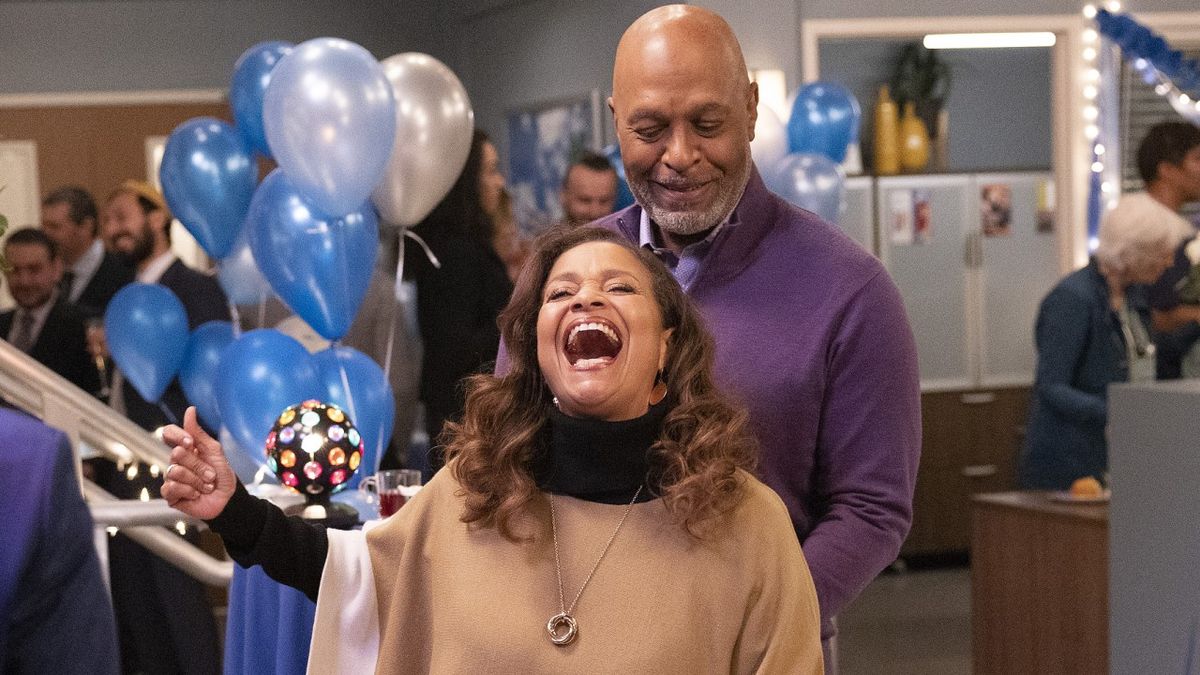 Debbie Allen and James Pickens Jr. on Grey&#039;s Anatomy.