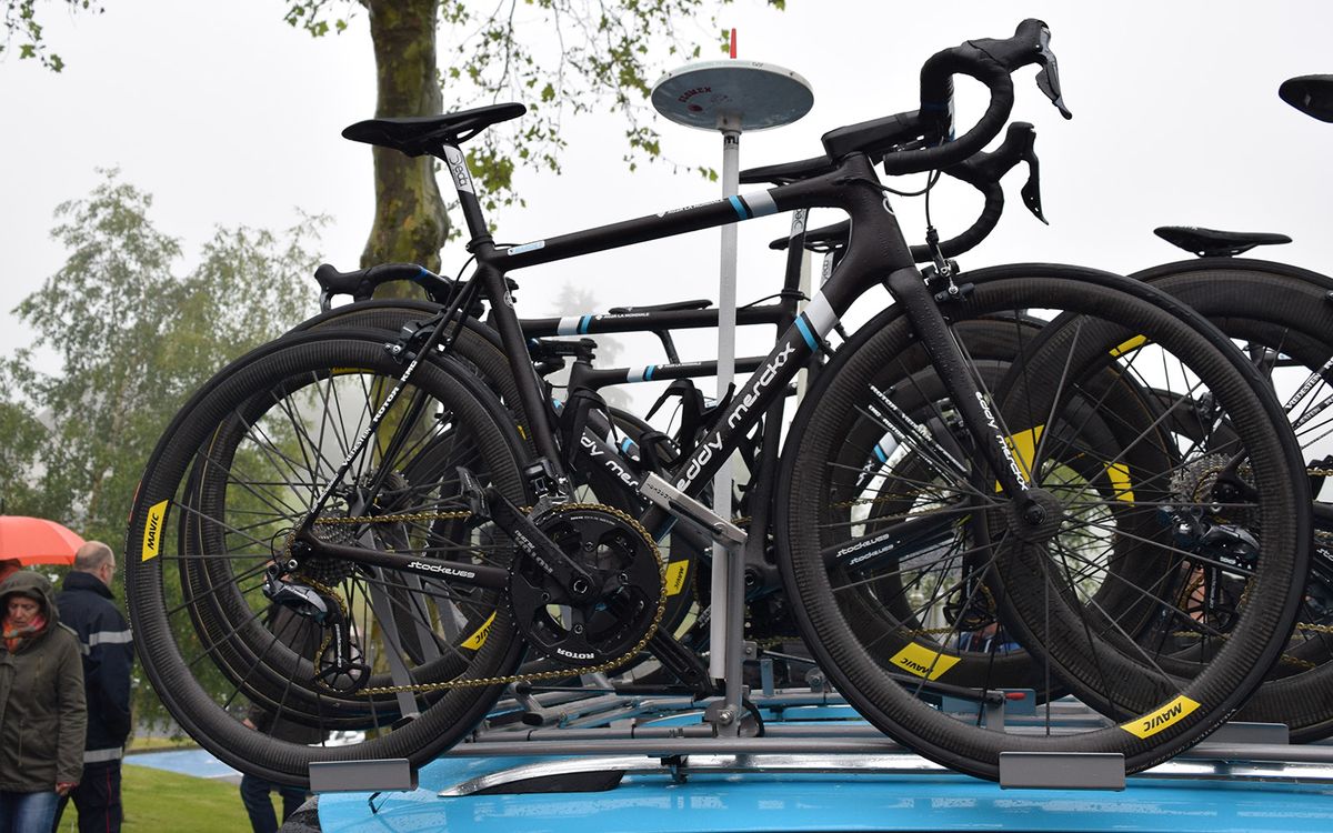 Romain Bardet's spare bike was equipped with a Shimano Ultegra Di2 rear derailleur and paired with a CeramicSpeed OSPW system