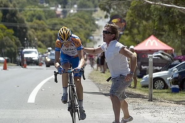 Travis Meyer receives some encouragement from his Garmin Transitions Team Director Matt White on the final lap of the race.