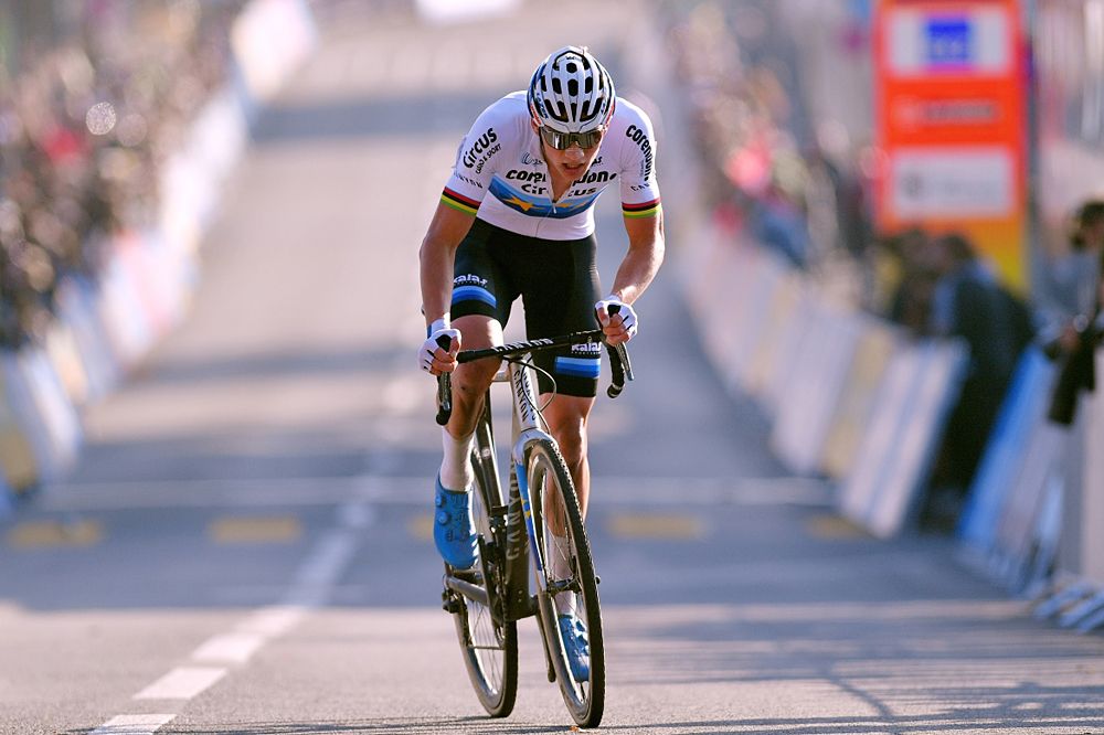 Mathieu van der Poel wins Bern Cyclo-cross World Cup