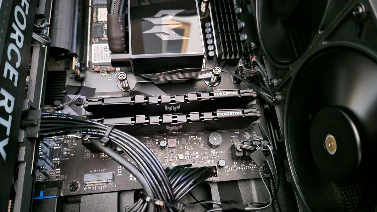Acer Predator Orion 7000 Adata DDR5 RAM