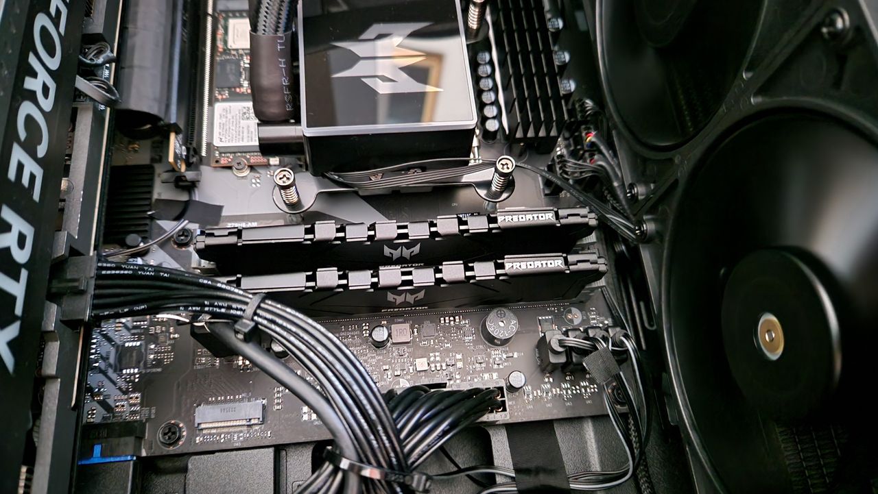 Acer Predator Orion 7000 Adata DDR5 RAM