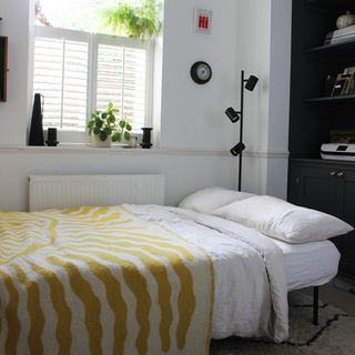 Swyft Model sofa bed with bed linen