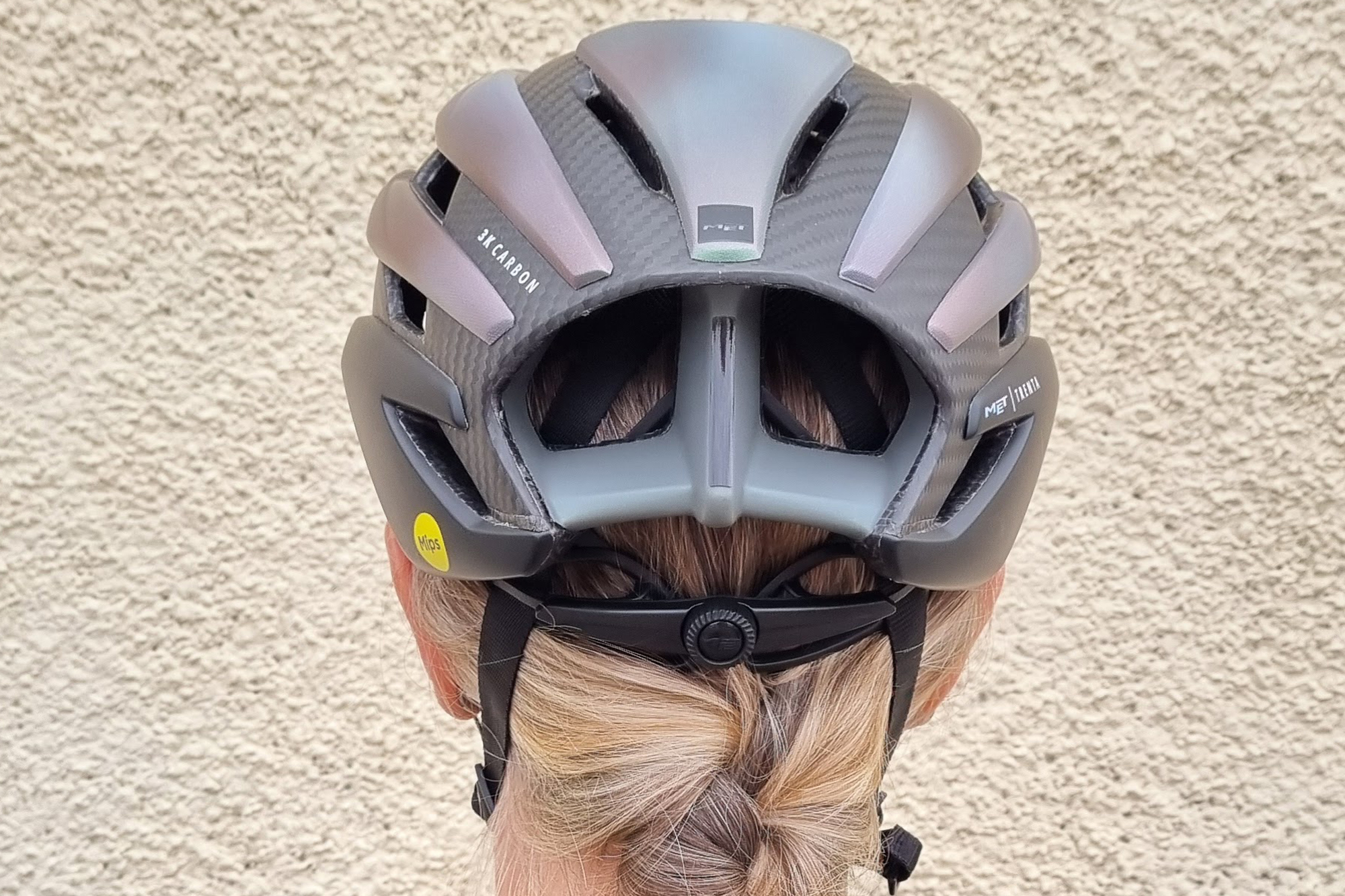 The back of a Met Trenta 3k carbon helmet