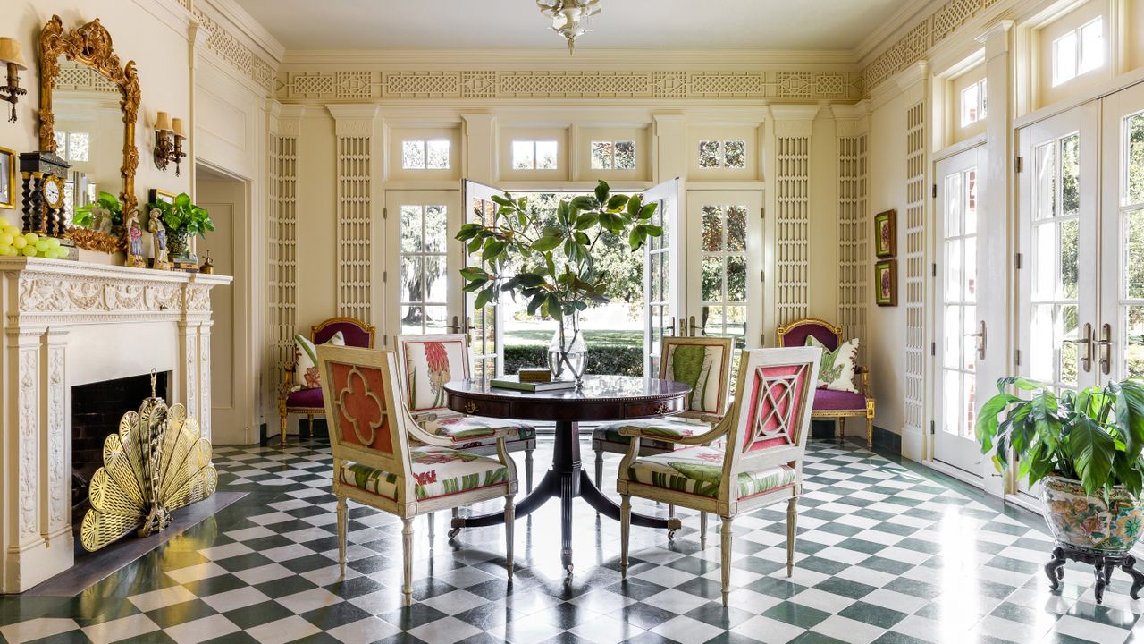 Della Belle bed and breakfast, dining room in Louisiana, dining table set for dinner