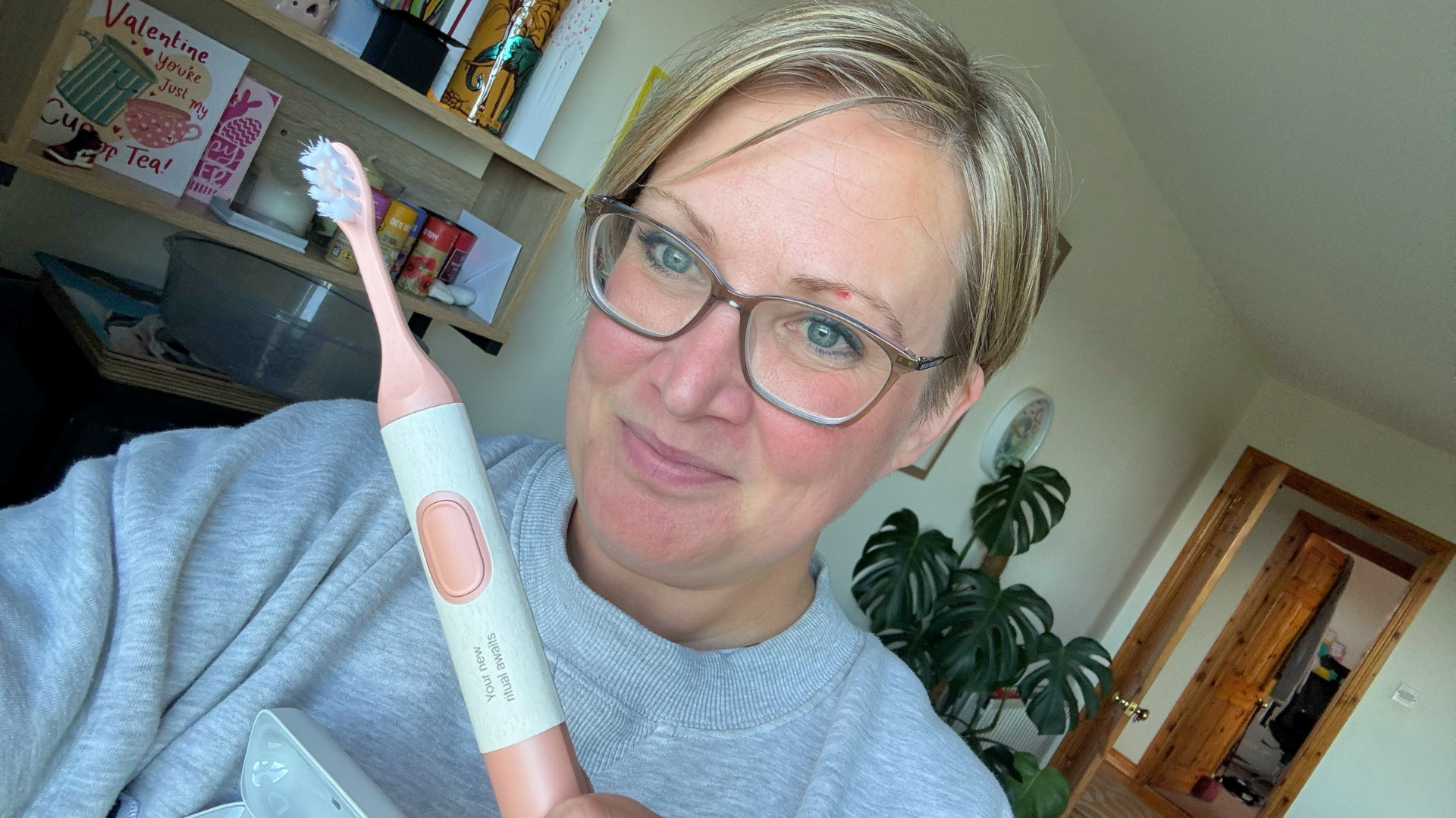 Unboxing the Suri 2.0 electric toothbrush, on sale for Black Friday