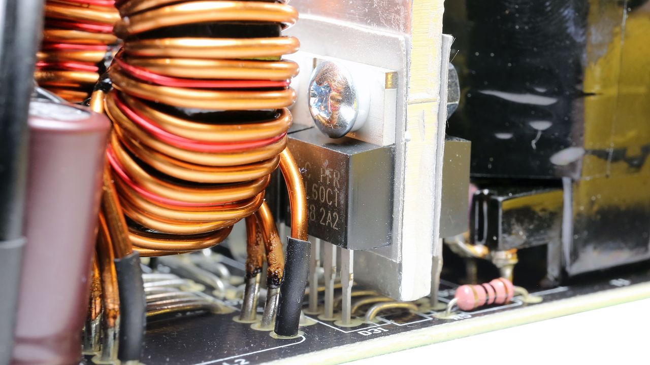 XPG Pylon 650