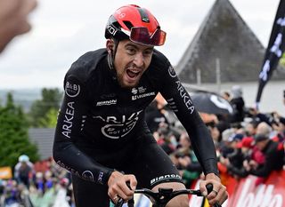 French Kevin Vauquelin of Arkea-BB Hotels pictured in action during the men's race of the 'La Fleche Wallonne', one day cycling race (Waalse Pijl - Walloon Arrow), 205,2 km from Ciney to Huy, Wednesday 23 April 2025. BELGA PHOTO DIRK WAEM (Photo by DIRK WAEM / BELGA MAG / Belga via AFP)