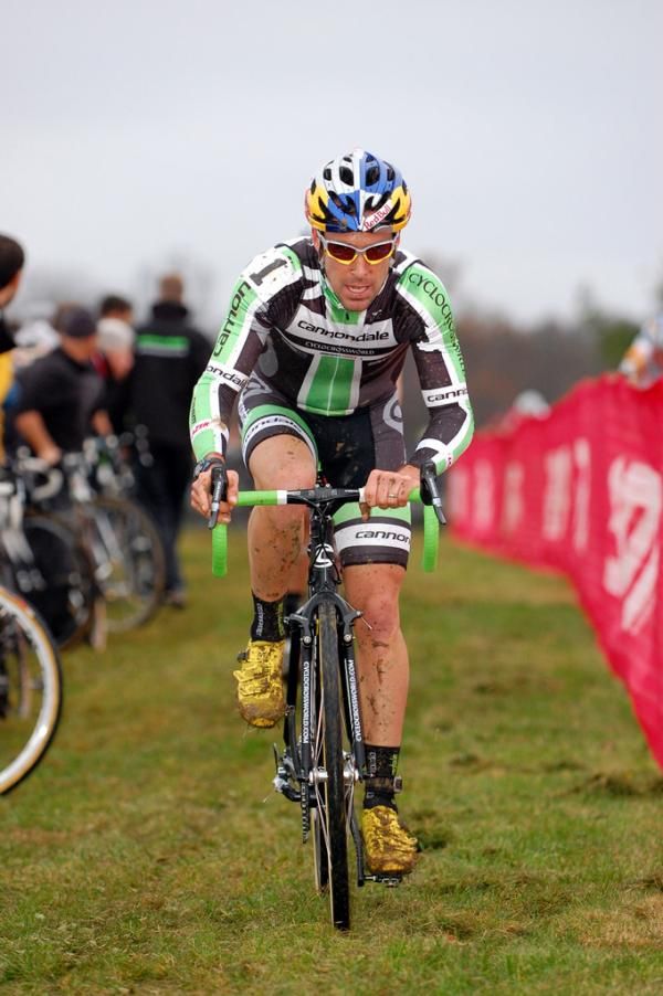 Timothy Johnson (Cannondale/cyclocrossworld.com) powers through the service zone.