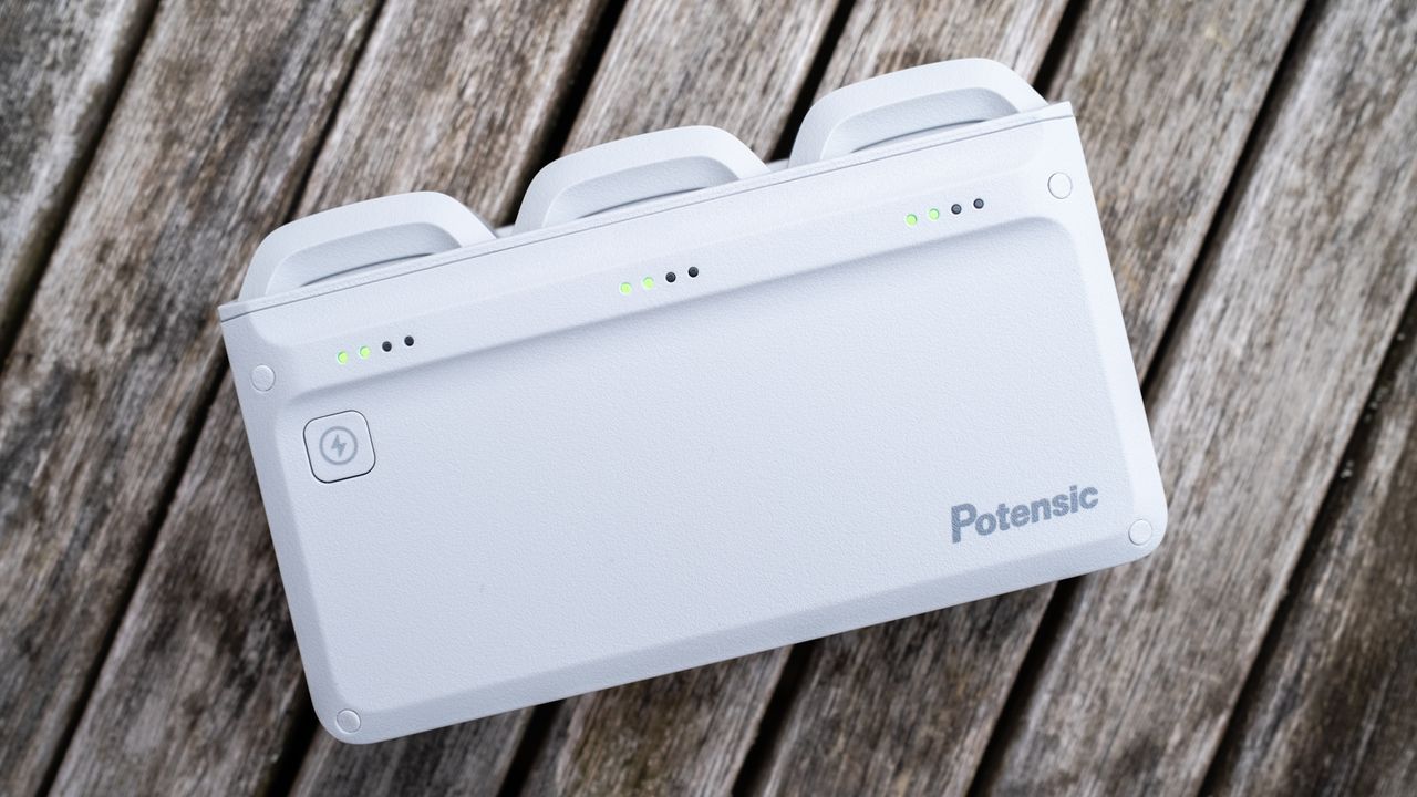 Potensic Atom fast charging hub with three batteries