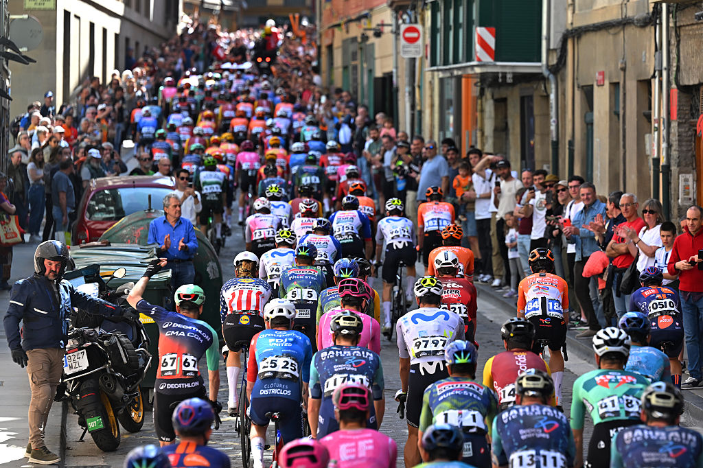 PAMPLONA-IRUNA, SPAIN - APRIL 07: A general view of the peloton passing through the Pamplona-Iruna streets while fans cheer prior to the 65th Itzulia Basque Country 2026, Stage 2 a 164.1km from Pamplona-Iruna to Lekunberri 757m / #UCIWT / on April 07, 2026 in Pamplona-Iruna, Spain. (Photo by Tim de Waele/Getty Images)