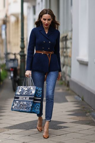 A woman wearing cuffed skinny leg jeans