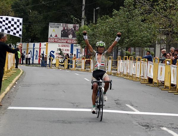 Fernando Camargo (Boyaca Orgullo De America) wins stage three in Quito.