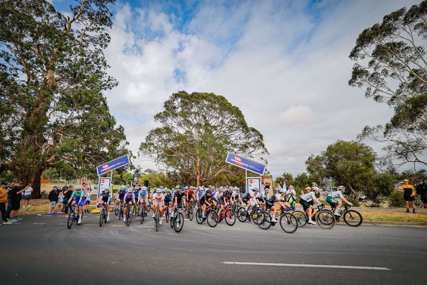 The peloton rolls out from the Colac start line of the Lochard Energy Warrnambool Women&#039;s Classic 2025