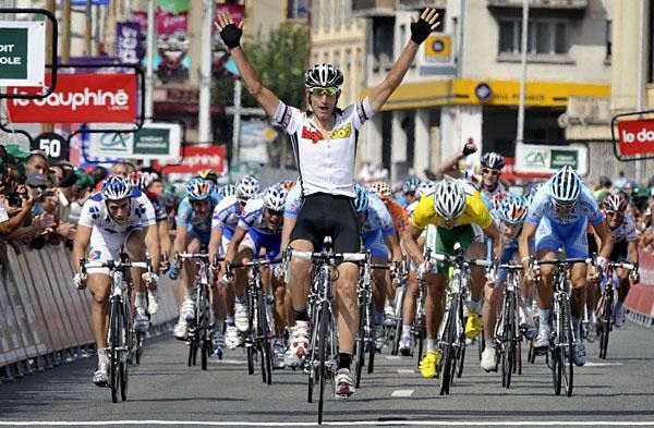 George Hincapie (High Road) takes his second victory of the season.