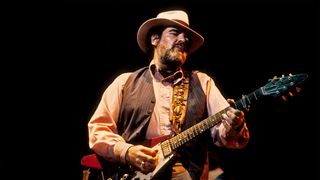 Lonnie Mack plays a Flying V live onstage in 1985