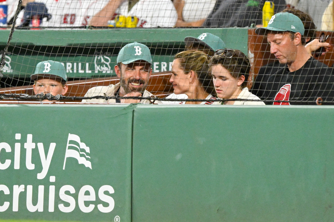 BOSTON, MASSACHUSETTS - JULY 11: Actors Ben Affleck and Jennifer Garner watch a game between the Boston Red Sox and the Tampa Bay Rays during the fourth inning at Fenway Park on July 11, 2025 in Boston, Massachusetts.