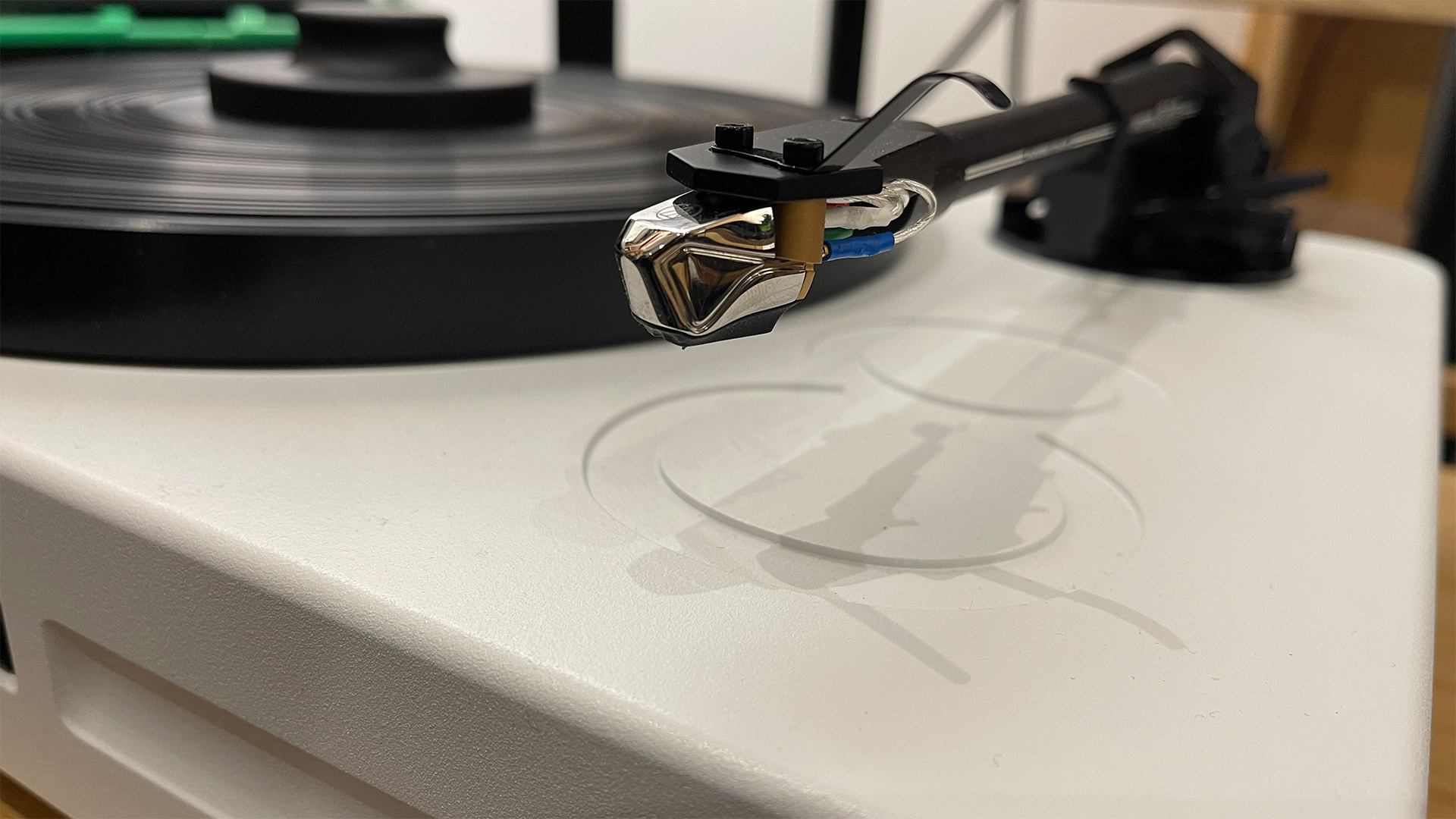SME Model 8 turntable close-up shot of tonearm and cartridge