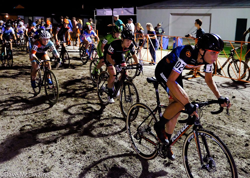 Helen Wyman (Kona) takes the start and goes wire to wire