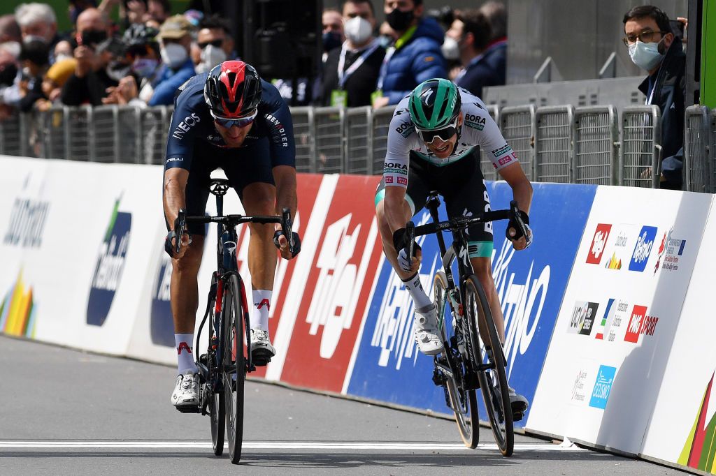 Gianni Moscon beats Felix Gro&szlig;schartner (Bora-Hansgrohe) at the Tour of the Alps