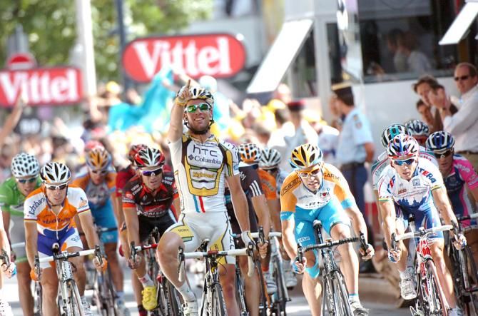 Cavendish wins stage 18 of the 2010 Tour de France with his usual swagger